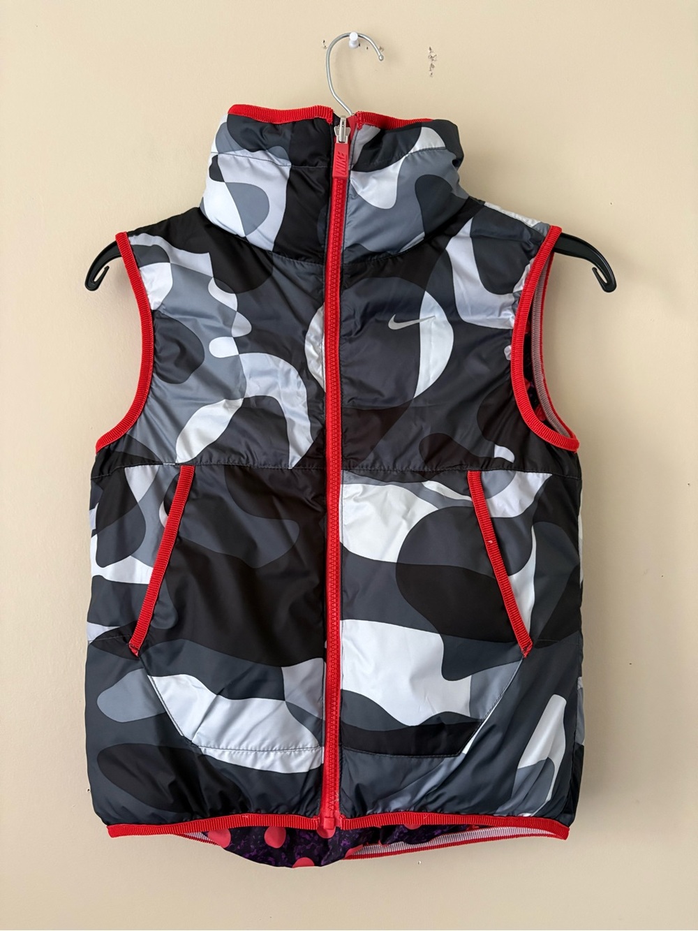 Nike Girls Reversible Puffer Vest with pockets sz.S (8-9 y.o.) Great Condition